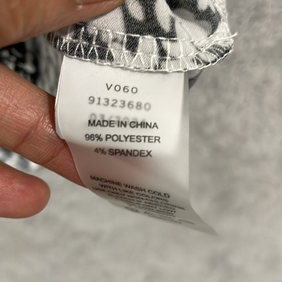 NEW Vince Camuto Womens XL Printed Split-Back Key Rich Black Small Floral Multi - Picture 6 of 10